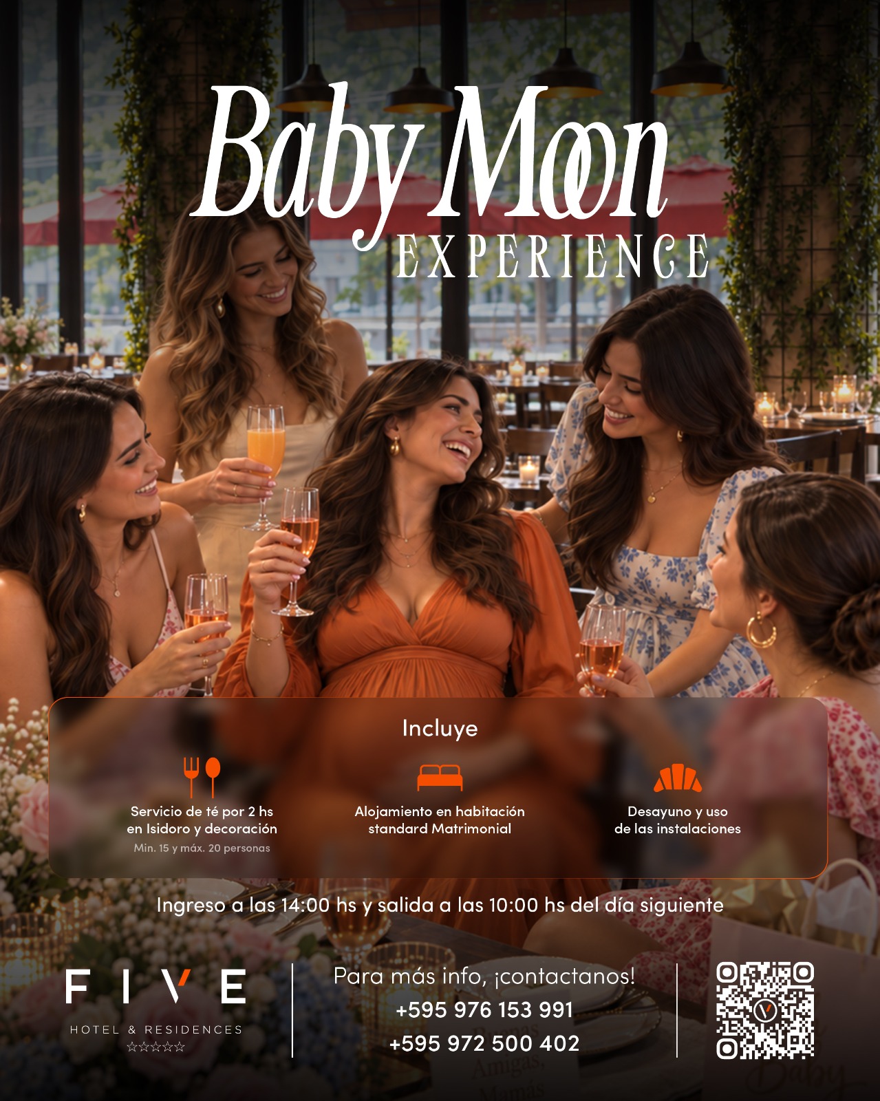 un grupo de mujeres sosteniendo bebidas